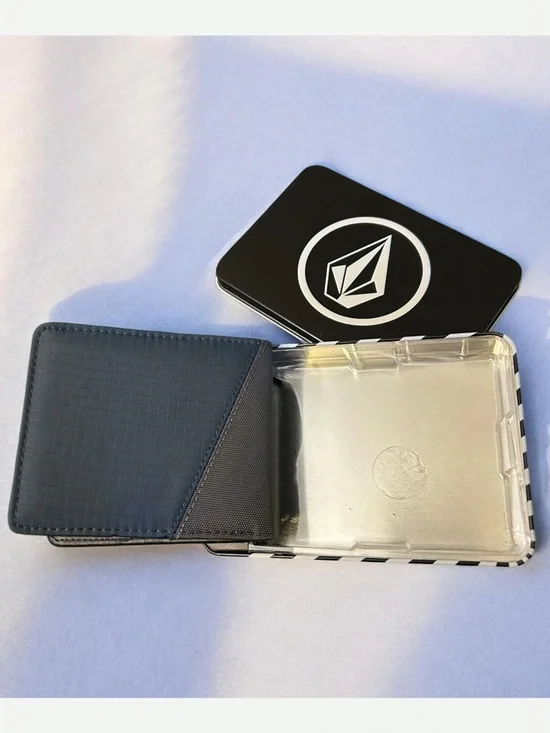 VOLCOM Wallet - Picture 2 of 6
